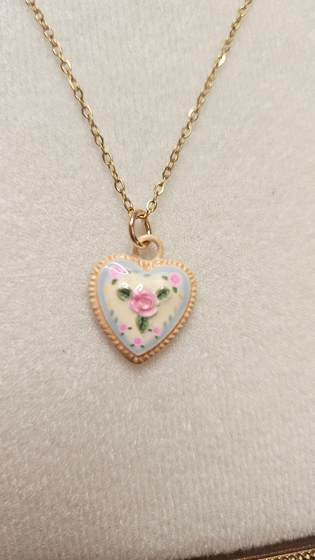 Rosebud heart necklace 🌹