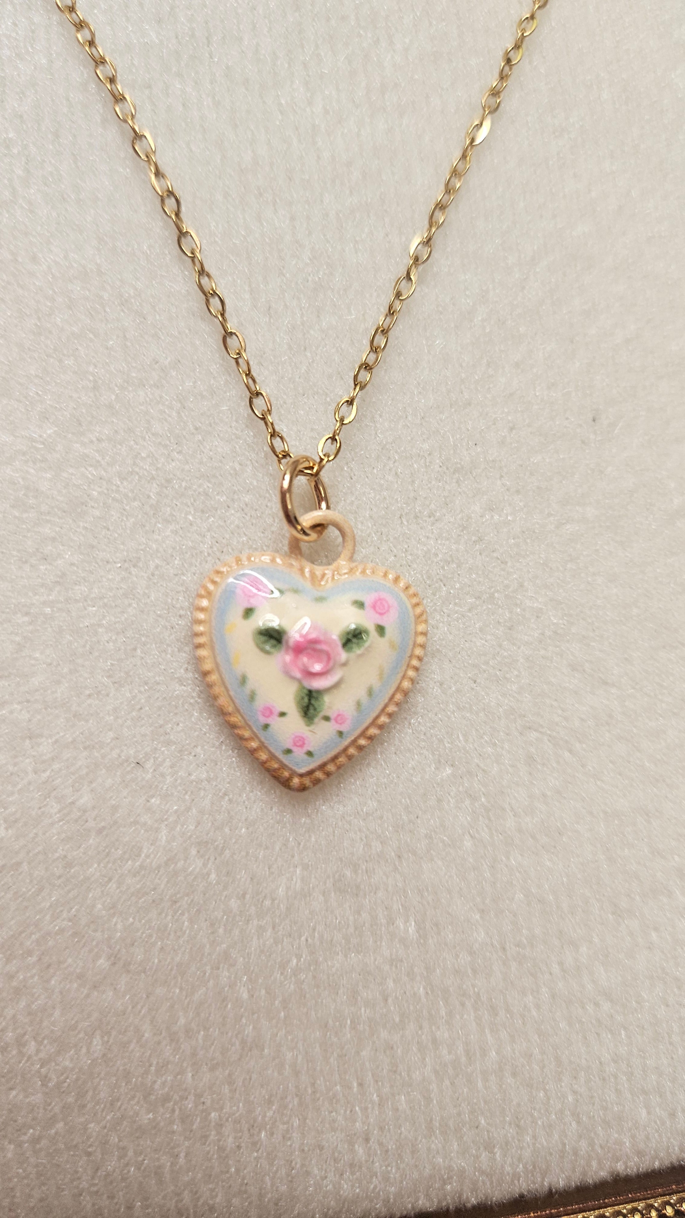 Rosebud heart necklace 🌹