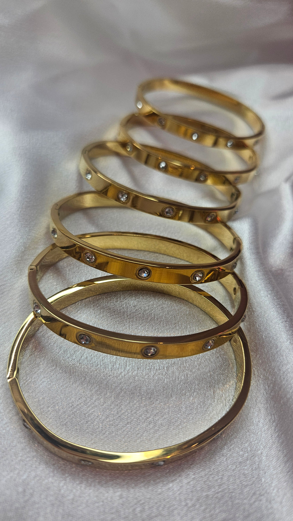18K Gold Luxe Love Bangle