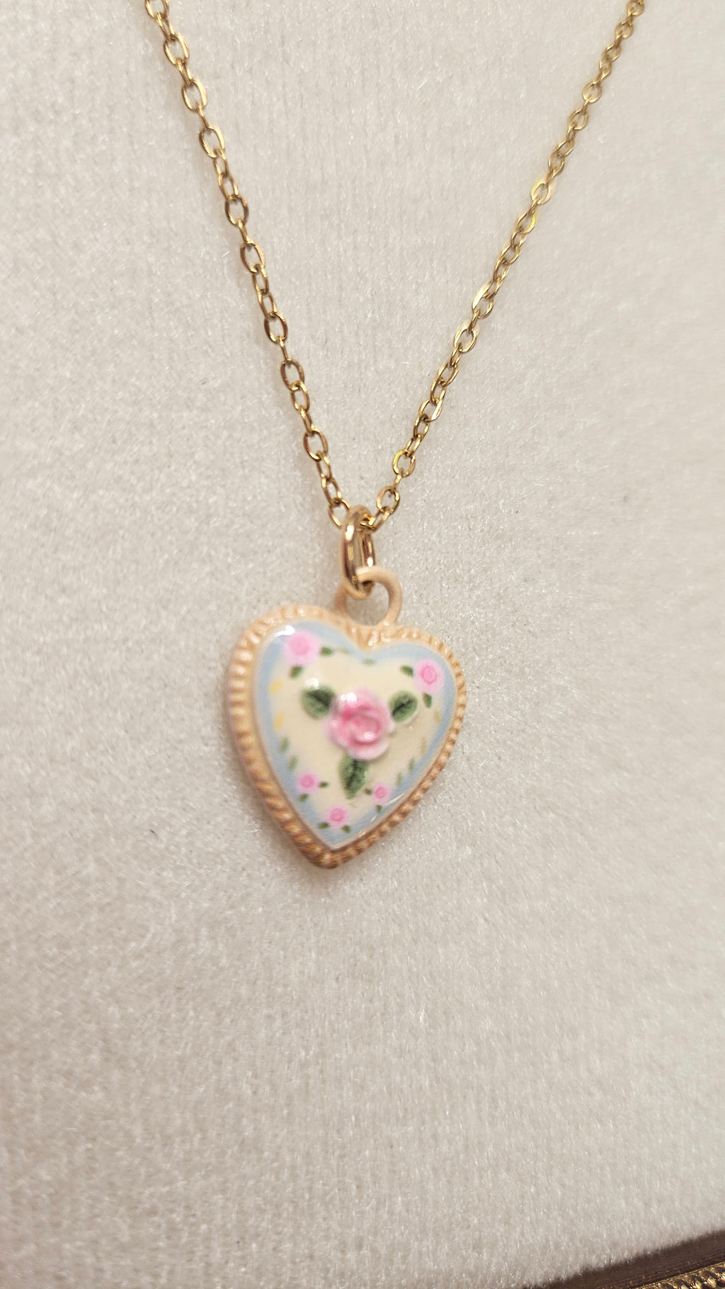 Rosebud heart necklace 🌹
