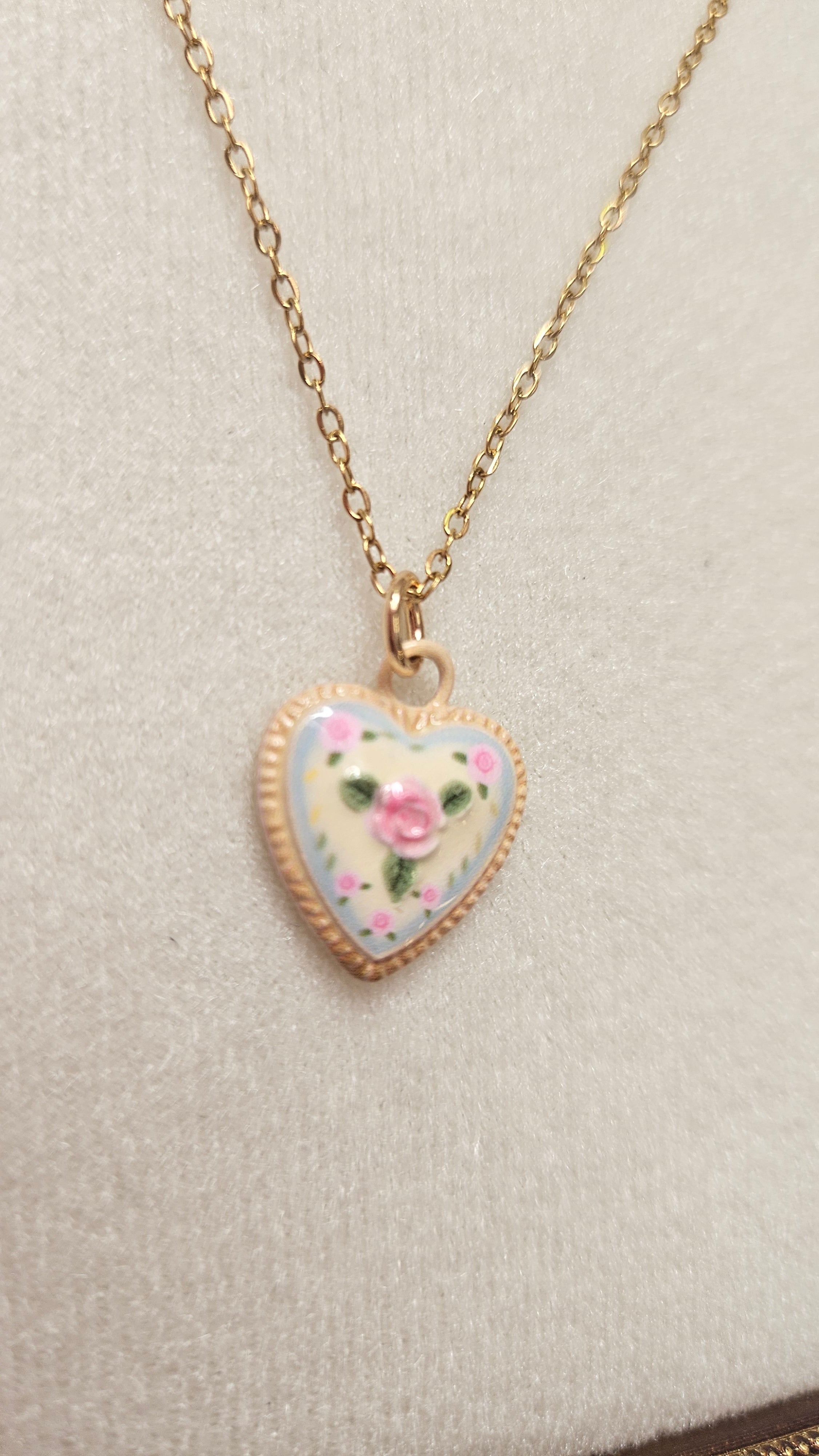 Rosebud heart necklace 🌹
