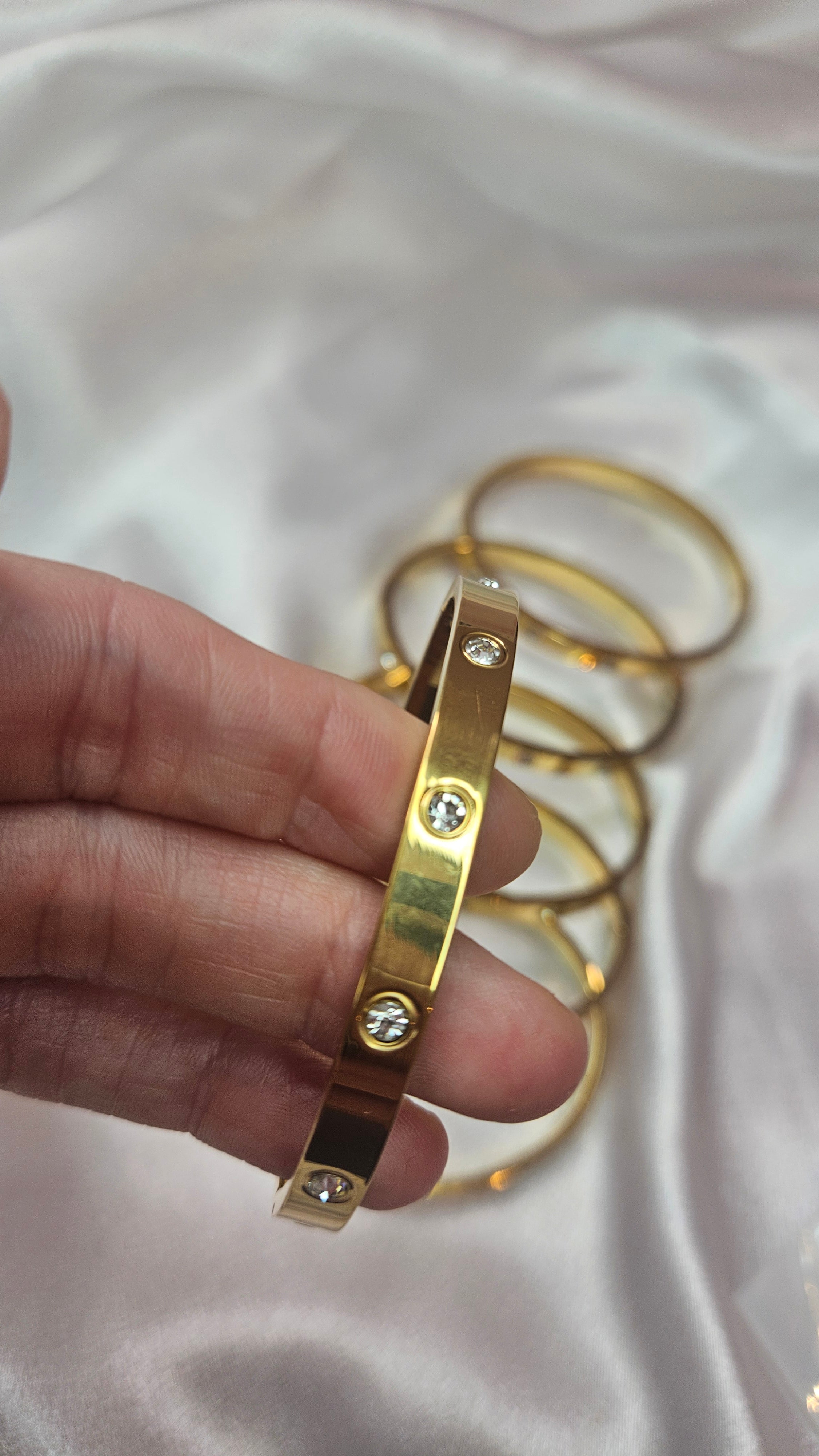 18K Gold Luxe Love Bangle