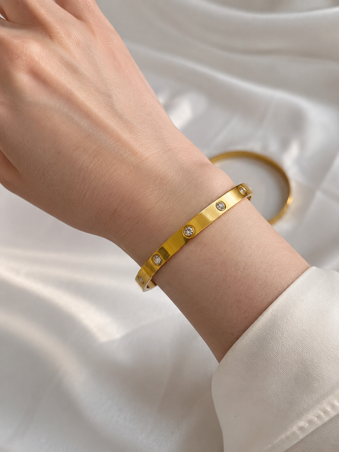 18K Gold Luxe Love Bangle